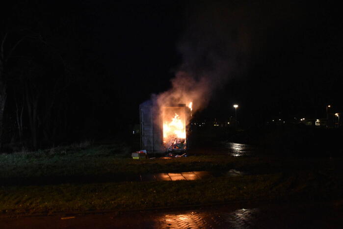 Flinke brand in grote container