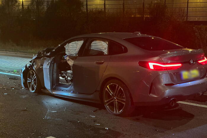 Ravage na frontale botsing tussen auto's