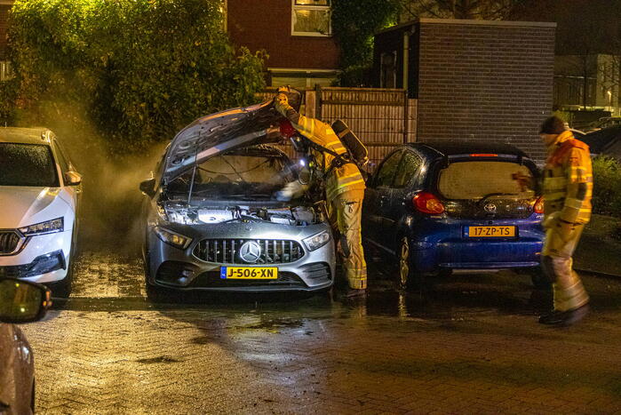 Straat afgezet vanwege autobrand