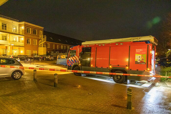Straat afgezet vanwege autobrand