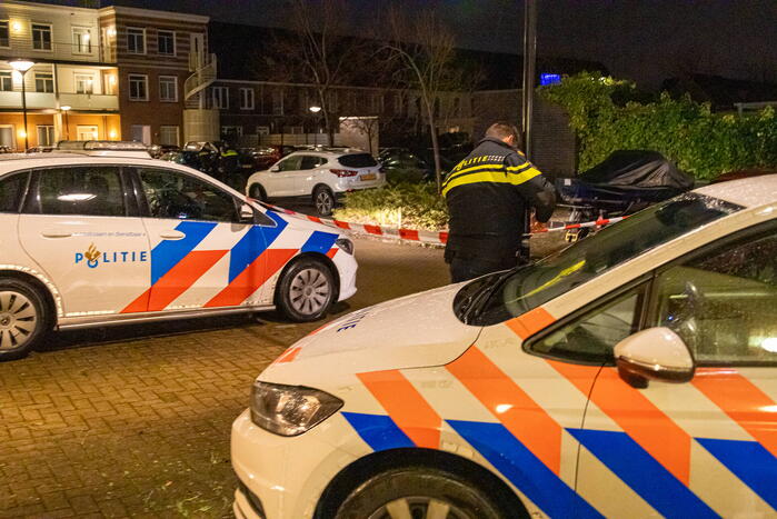 Straat afgezet vanwege autobrand