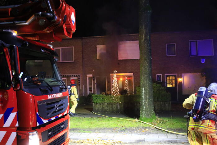 Hevige rookontwikkeling bij brand in woning