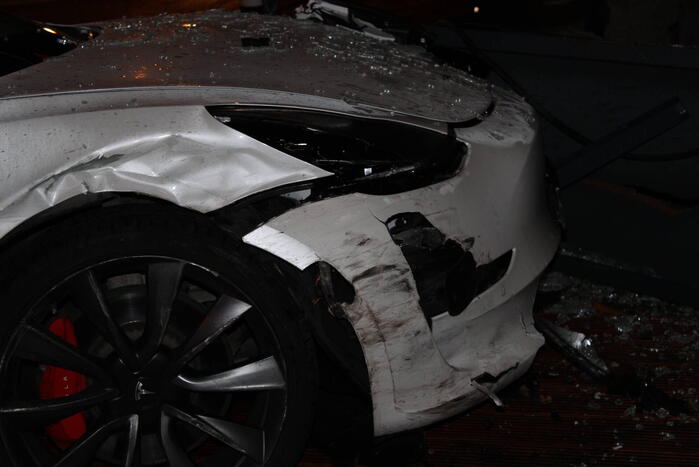 Tesla ramt café na ongeval
