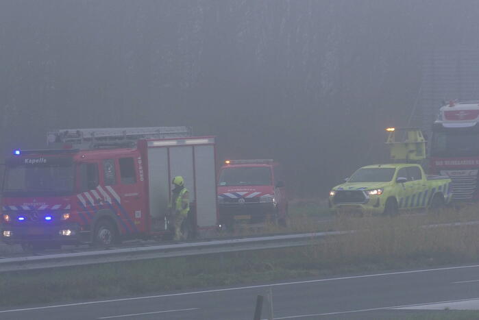 Chauffeur bevrijdt door brandweer bij botsing tussen vrachtwagens