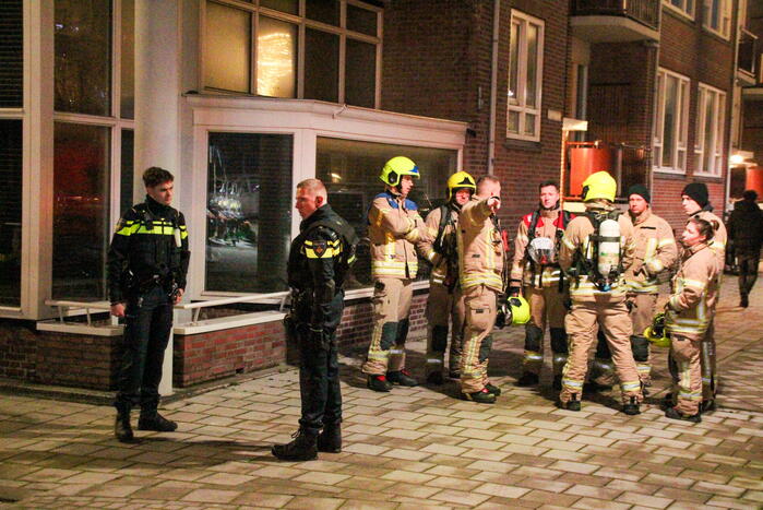 Twee aanhoudingen na chemische lucht in woning, mogelijke drugslab aanwezig