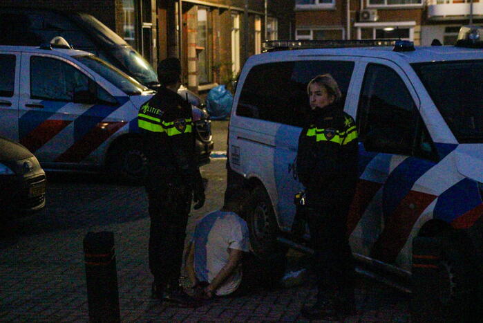 Twee aanhoudingen na chemische lucht in woning, mogelijke drugslab aanwezig