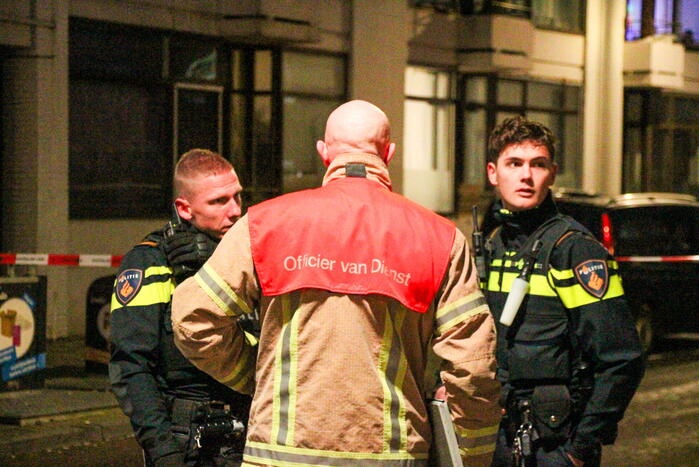 Twee aanhoudingen na chemische lucht in woning, mogelijke drugslab aanwezig
