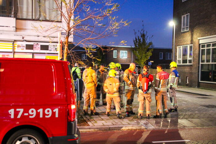 Twee aanhoudingen na chemische lucht in woning, mogelijke drugslab aanwezig