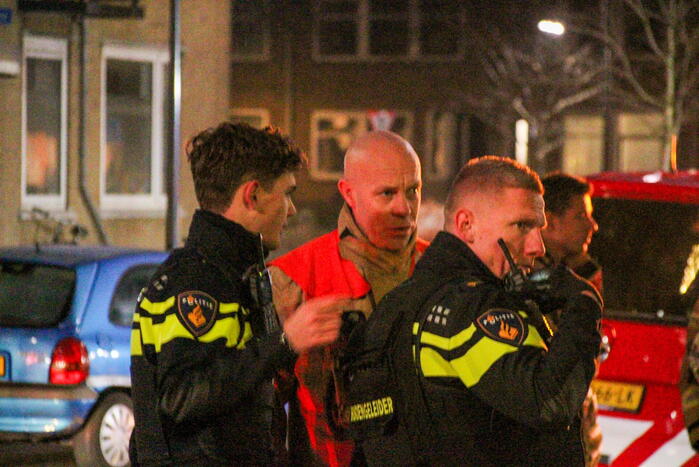 Twee aanhoudingen na chemische lucht in woning, mogelijke drugslab aanwezig