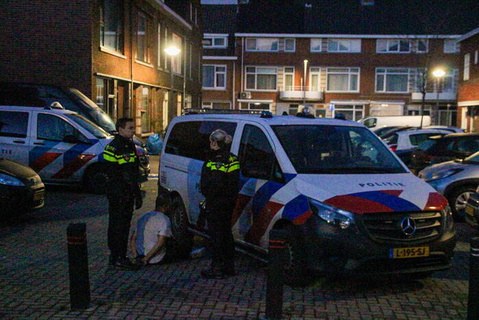 Twee aanhoudingen na chemische lucht in woning, mogelijke drugslab aanwezig