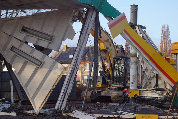 Tankstation wordt gesloopt om plaats te maken voor supermarkt
