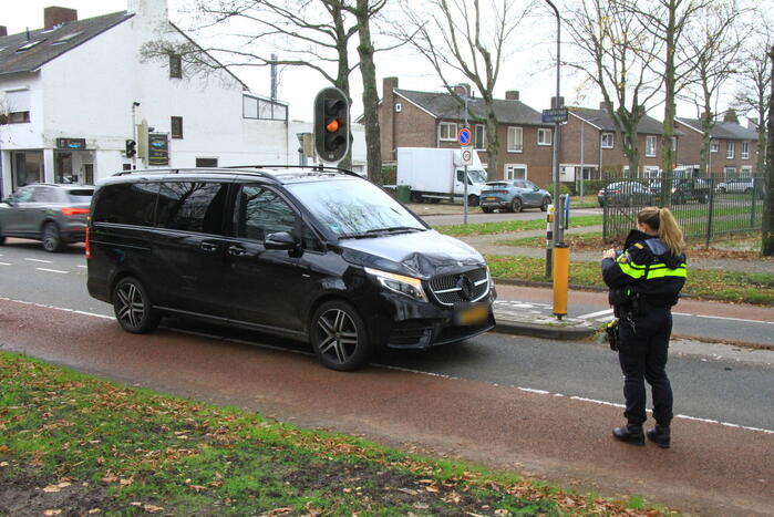 Fietser gewond bij aanrijding met bestelbus
