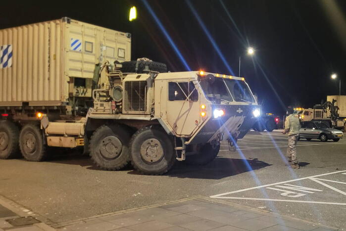 McDrive geblokkeerd door legervoertuigen