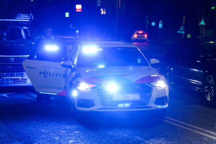 Politie rijdt bestelbus klem, bestuurder aangehouden