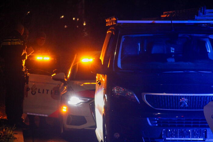 Politie rijdt bestelbus klem, bestuurder aangehouden