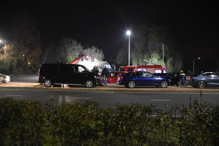 Persoon op dak van woning