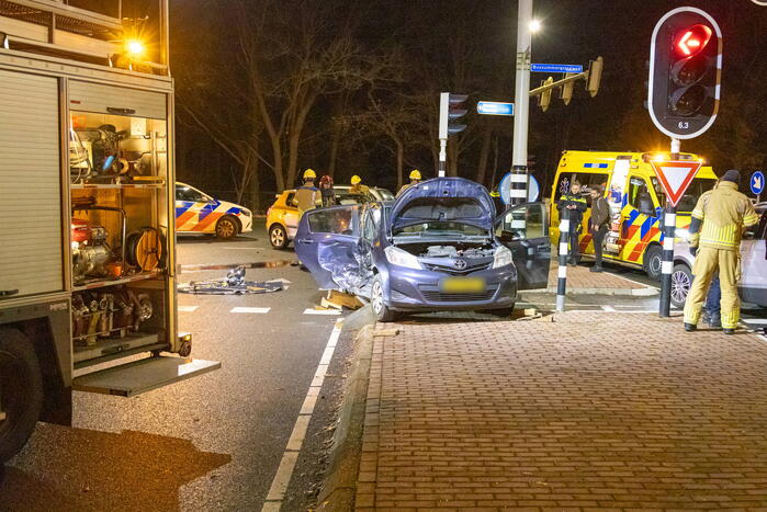 Inzittende bekneld bij verkeersongeval