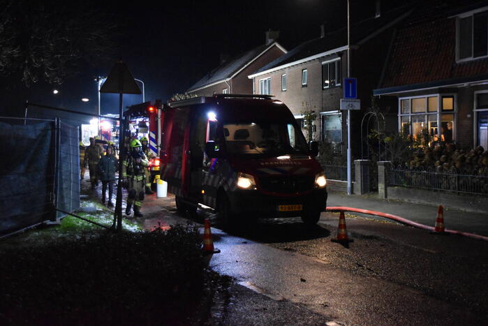 Veel schade na brand onder carport
