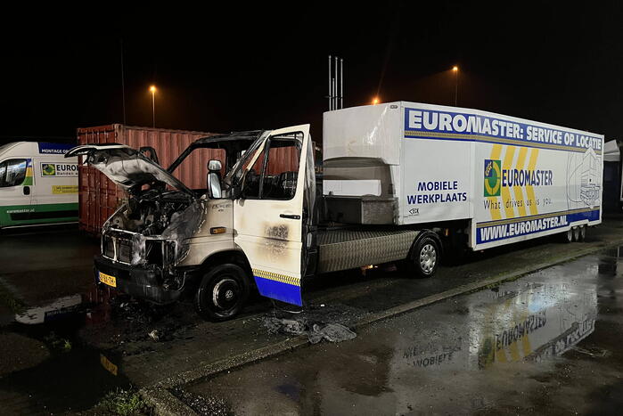 Bus uitgebrand door accu
