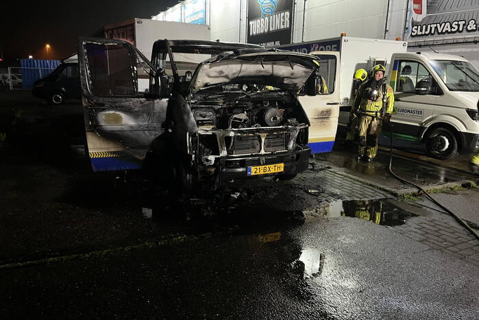 Bus uitgebrand door accu