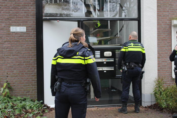 Brandweer forceert deur wegens woningbrand