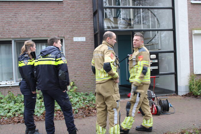 Brandweer forceert deur wegens woningbrand