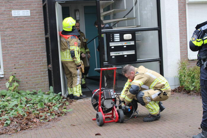 Brandweer forceert deur wegens woningbrand