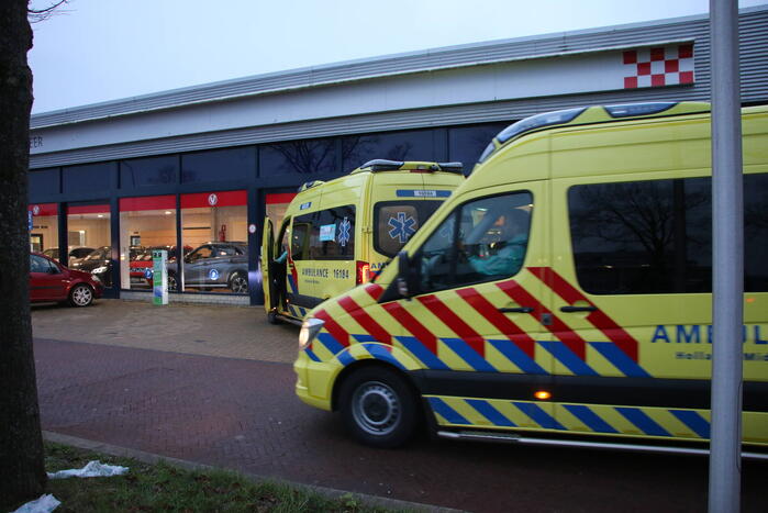 Gewonde en forse schade na kop-staartbotsing