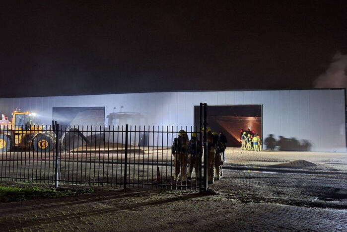 Veel rookontwikkeling bij brand in loods