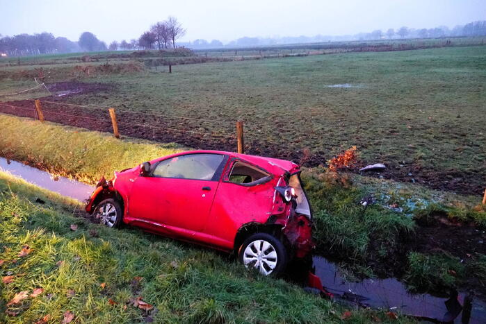 Automobiliste belandt met auto in sloot bij Brucht