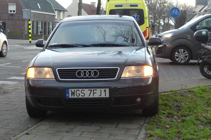 Scooterrijdster in botsing met auto