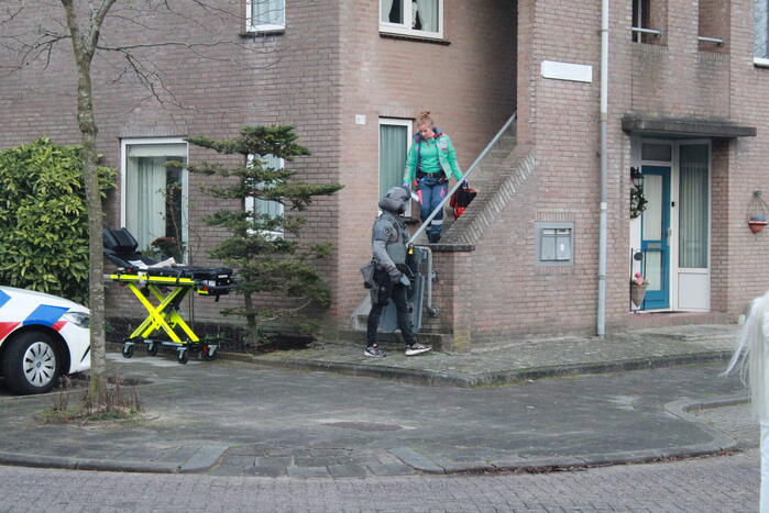 Man met verward gedrag aangehouden in woning