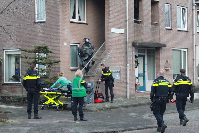 Man met verward gedrag aangehouden in woning