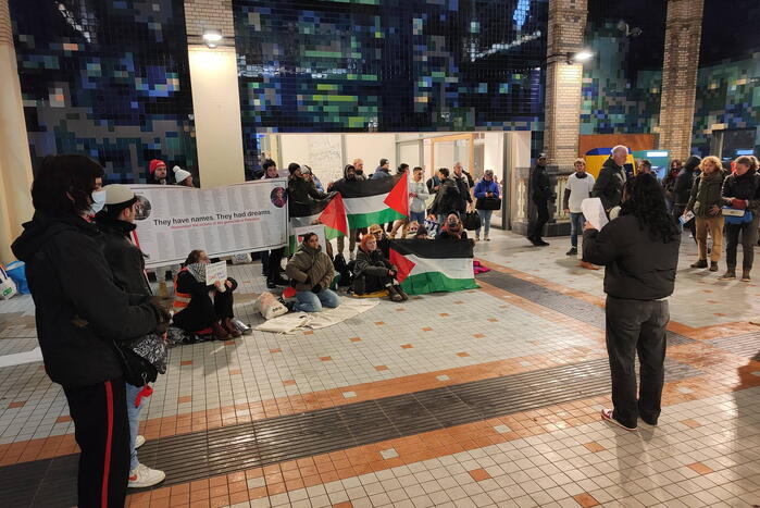 Palestijn verzet in stationshal