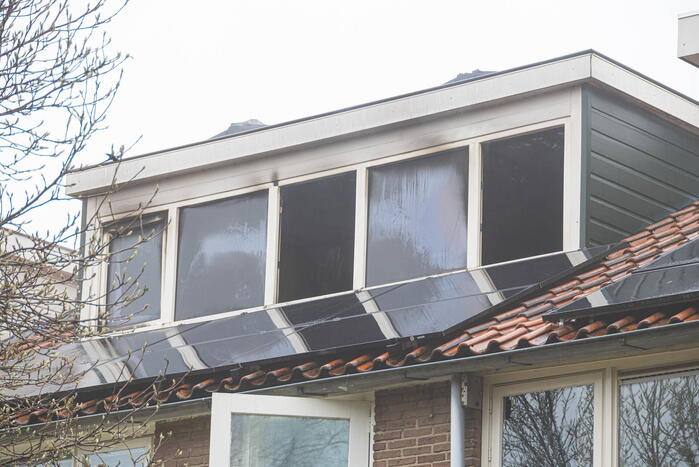 Veel rook bij brand op zolder