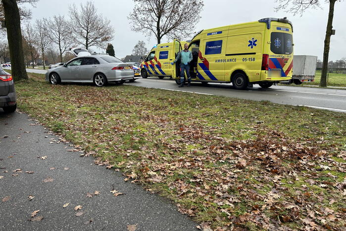 Ravage na frontale botsing tussen drie auto's