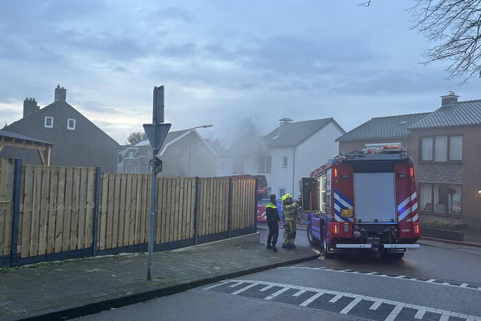 Flinke rookontwikkeling door kelderbrand, twee honden gered