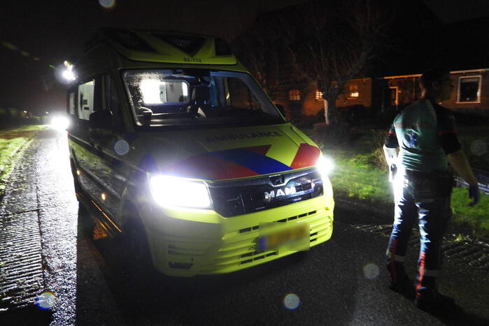 Automobilist belandt op zijn kop in een sloot