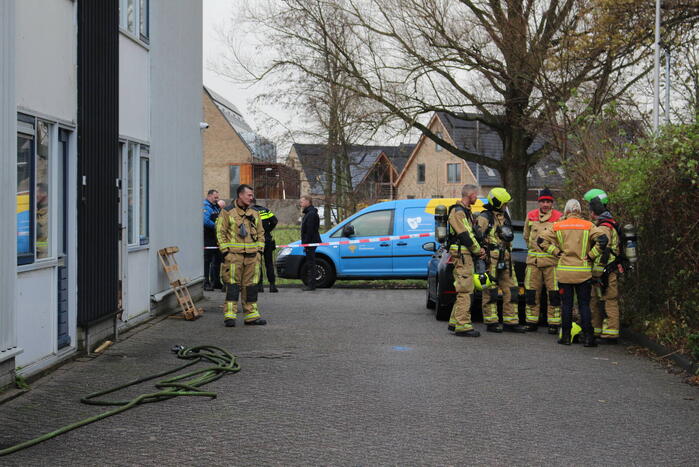 Brandweer verricht metingen in pand