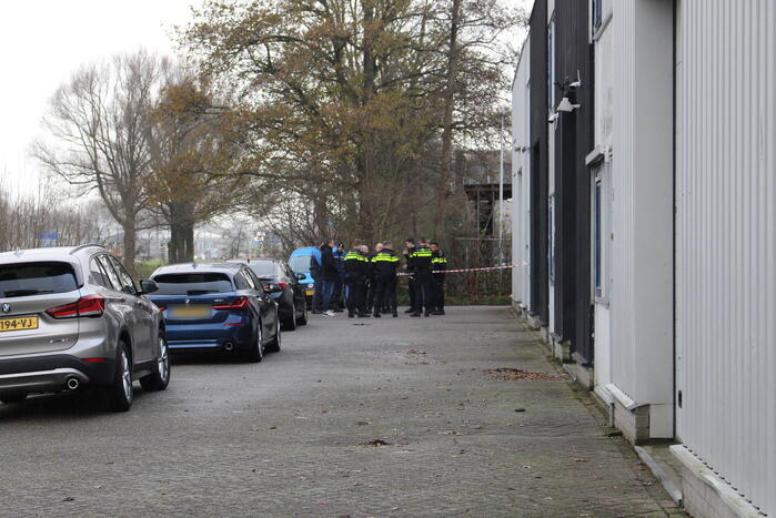 Brandweer verricht metingen in pand