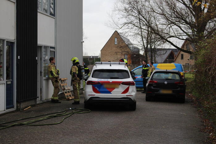 Brandweer verricht metingen in pand