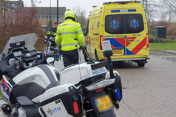 Fietsster loopt hoofdwond op na val tegen stoeprand