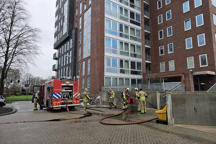 Brandweer blust keukenbrand in appartementencomplex