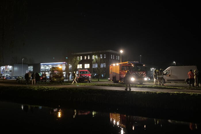 Kop-staartbotsing tussen drie voertuigen