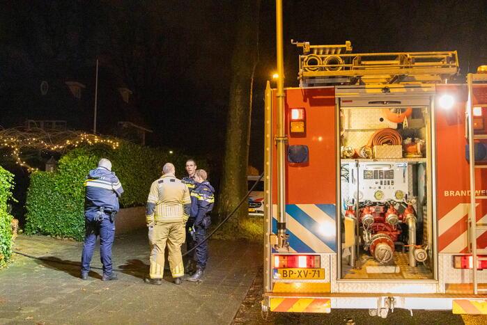 Bewoner blust brand op zolder van woning