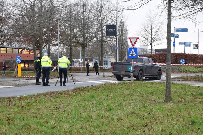 Scooterrijder zwaargewond bij aanrijding met pick-up truck