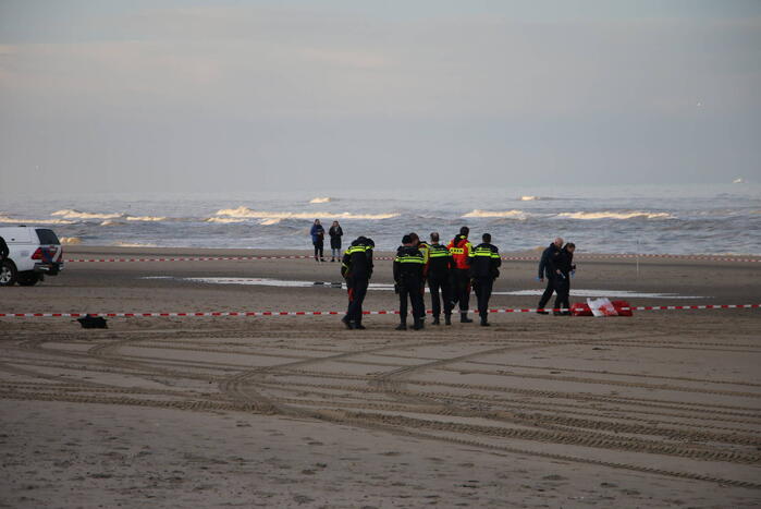 Levenloos lichaam aangetroffen op strand