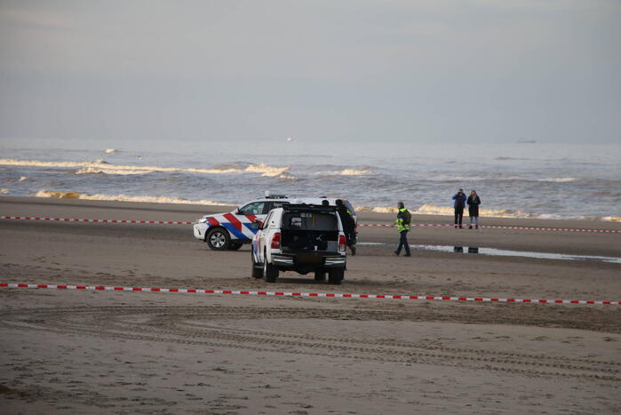 Levenloos lichaam aangetroffen op strand