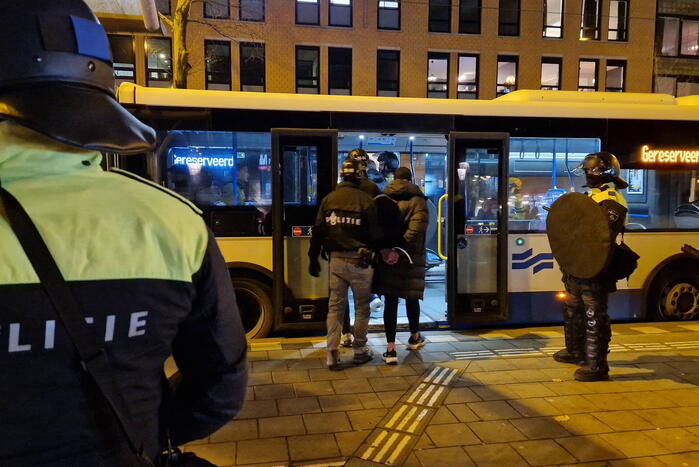 Ruim 100 voetbalsupporters aangehouden