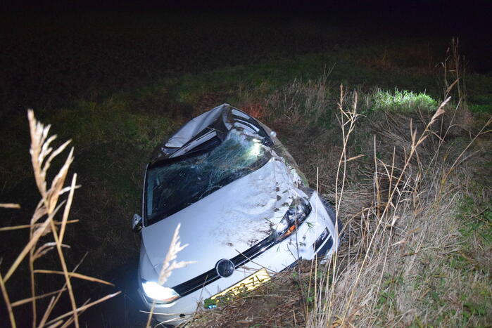 Achtervolging eindigt in sloot